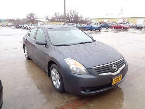 2008 Nissan Altima 4dr Sdn I4 CVT 2.5 S 136K MILES - cars & trucks -... for sale in Marion, IA