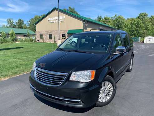 2012 Chrysler Town & Country! Limited! Htd Lthr! DVD! Bckup Cam! for sale in Suamico, WI