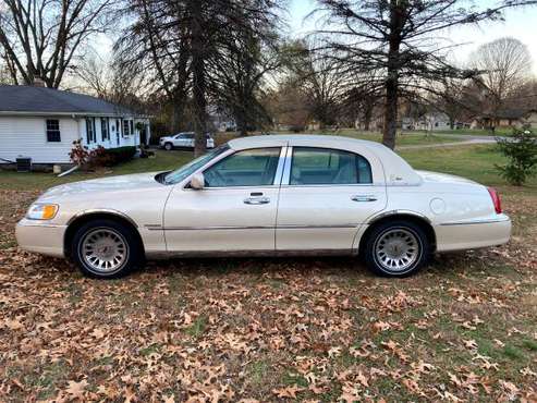 2002 Lincoln Town Car Cartier - cars & trucks - by owner - vehicle... for sale in South Bend, IN
