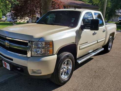 Chevy silverado 2009 1500 ltz - cars & trucks - by owner - vehicle... for sale in Rochester, MN