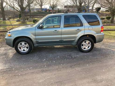 2006 FORD ESCAPE LIMITED AWD-LOADED EX COND - Price Drop! - cars & for sale in Kelayres, PA
