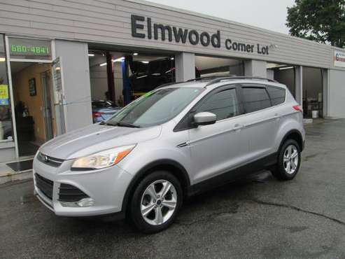 2014 FORD ESCAPE SE 4WD IN GREAT CONDITION - cars & trucks - by... for sale in East Providence, RI