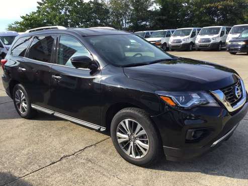 2019 Nissan Pathfinder SL AWD Black 18k Loaded and priced right, Sharp for sale in Dickson, TN