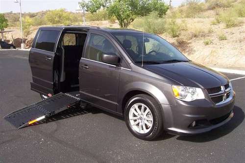 2018 Dodge Grand Caravan SXT Wheelchair Handicap Mobility Van - cars for sale in Phoenix, TX