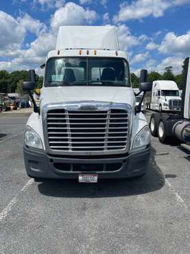 LOW Mileage - 2015 Freightliner Day Cab for sale in Charlotte, NC