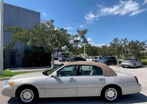 2002 Lincoln Town Car Cartier w/ Beige Canvas Roof, Leather, Sunroof... for sale in Madison Heights, VA