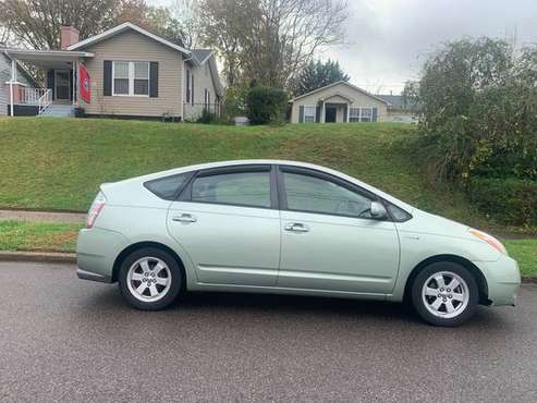 Toyota Prius Low Miles 48mpg - cars & trucks - by owner - vehicle... for sale in Knoxville, TN