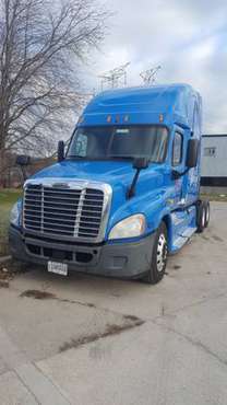 Freightliner CASCADIA 2011 - cars & trucks - by owner - vehicle... for sale in Bolingbrook, IL