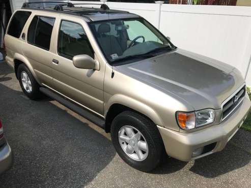 2001 Nissan Pathfinder LE for sale in West Springfield, MA