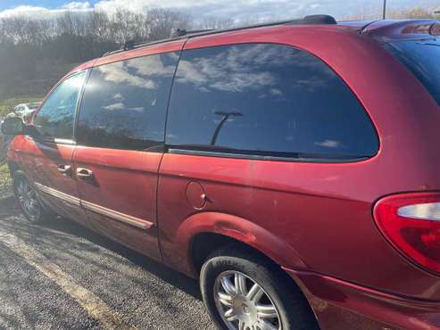 2006 Town & Country Chrysler - cars & trucks - by owner - vehicle... for sale in Crewe, VA
