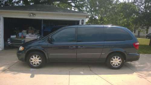 2007 Chrysler Town & Country - cars & trucks - by owner - vehicle... for sale in West Chicago, IL