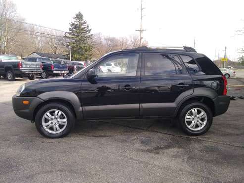 07 HYUNDAI TUCSON 4X4 (RUNS GREAT) - cars & trucks - by dealer -... for sale in Franklin, OH