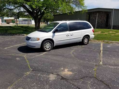2001 Chrysler Town & Country for sale in Wichita, KS