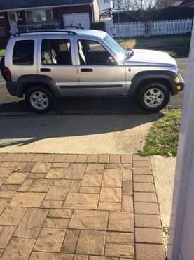 2005 Jeep Liberty 4X4 - cars & trucks - by owner - vehicle... for sale in Lindenhurst, NY