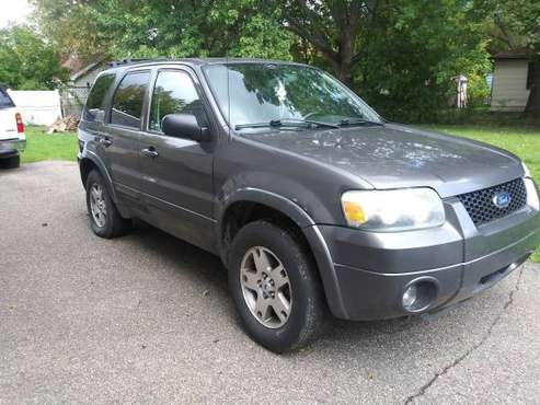 2005 Ford Escape $700 obo - cars & trucks - by owner - vehicle... for sale in Flint, MI