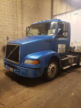 2006 volvo vnm - cars & trucks - by owner - vehicle automotive sale for sale in Elgin, IL
