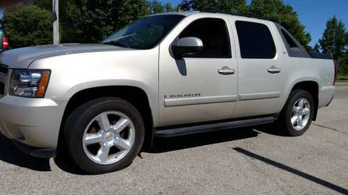 07 CHEVY AVALANCHE LTZ- 1 OWNER, ALL OPTIONS, DVD, SUPER CLEAN/ SHARP! for sale in Miamisburg, OH
