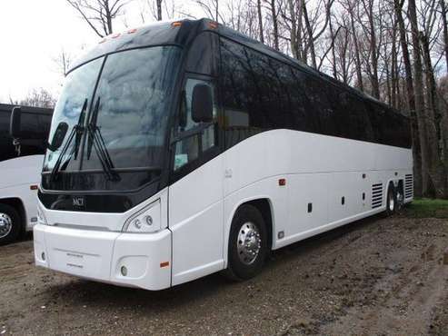 3) 2018 MCI J4500 56 Passenger Luxury Coach Bus RTR 1024836-01-03 for sale in Dayton, NJ