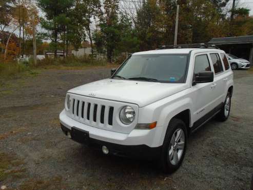 2012 jeep patriot/new tires recent brakes/xtra clean - cars & trucks... for sale in Douglas, RI
