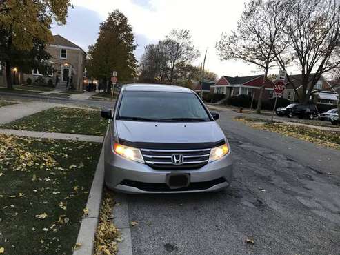 2011 Honda Odyssey dvd 8 passenger - cars & trucks - by owner -... for sale in Chicago, IL