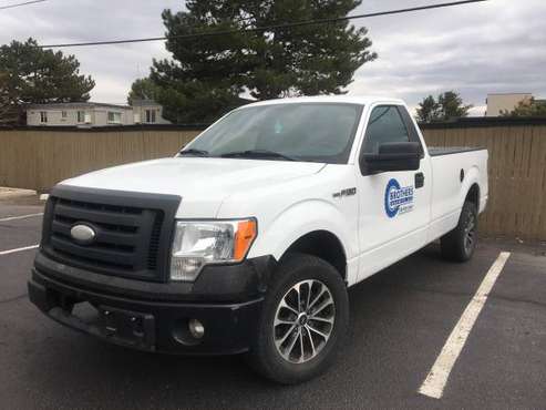 2013 Ford F150 xl v8 2wd low miles excellent condition - cars & for sale in Aurora, CO