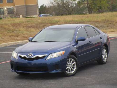 TOYOTA CAMRY HYBRID * 81K * SERVICED * LEATHER * - cars & trucks -... for sale in Austin, TX