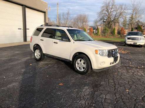 *50' TV INCLUDED* 2012 Ford Escape XLT 4WD - cars & trucks - by... for sale in Clarence, NY