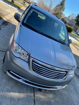 Chrysler Town & Country 2016 - cars & trucks - by owner - vehicle... for sale in Troy, MI