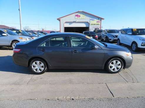 2009 Toyota Camry... 175,000 Miles... $3,999 - cars & trucks - by... for sale in Waterloo, IA