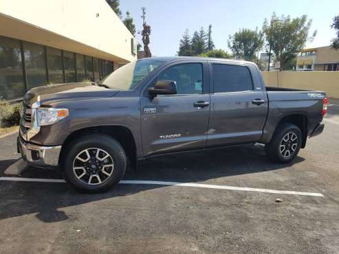 2016TUNDRA ONLY 28000 MILES ONE OWNER CREW MAXX 5.7 LITTER for sale in Bakersfield, CA