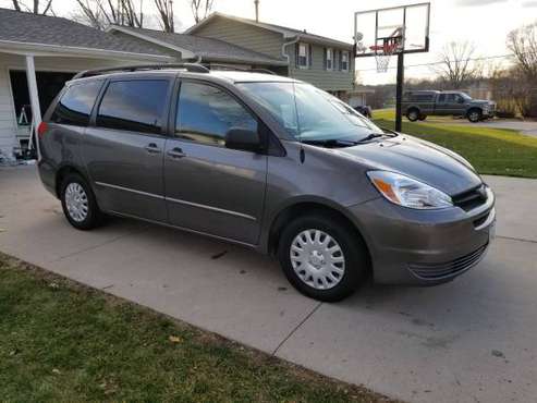 2005 Toyota Sienna LE - cars & trucks - by owner - vehicle... for sale in Bettendorf, IA