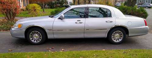 1999 Lincoln Town Car Signature - cars & trucks - by owner - vehicle... for sale in Devon, PA