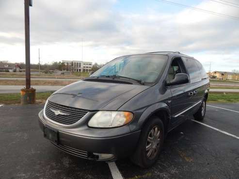 2004 Chrysler Town/Country Touring V6*autoworldil.com* NICE FAMILY... for sale in Carbondale, IL