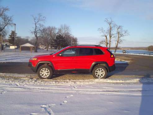 2017 Jeep Cherokee Trail Hawk - - by dealer - vehicle for sale in Chillicothe, IL