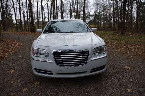 2013 Chrysler 300 - cars & trucks - by owner - vehicle automotive sale for sale in Portland, MI