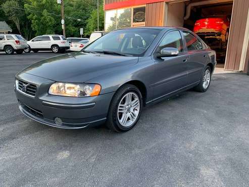 2009 Volvo S60 2.5T - cars & trucks - by dealer - vehicle automotive... for sale in Louisville, KY