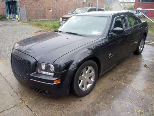 2005 CHRYSLER 300 for sale in Manchester, CT