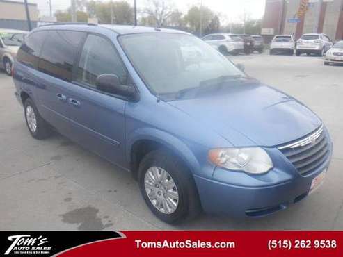 2007 Chrysler Town & Country LX - - by dealer for sale in Des Moines, IA