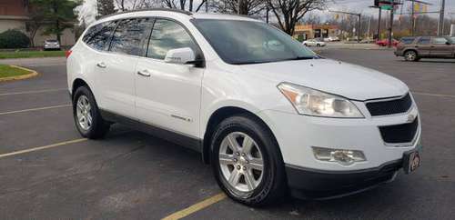 2009 Chevrolet Traverse Lt for sale ***** 3 row **** AWD - cars &... for sale in Columbus, OH