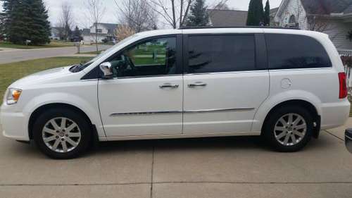 Chrysler Town & Country Limited - cars & trucks - by owner - vehicle... for sale in freeland, MI