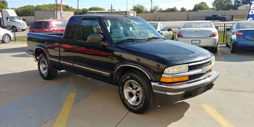 Chevy S10 Extended Cab 5spd! - cars & trucks - by dealer - vehicle... for sale in McKinney, TX