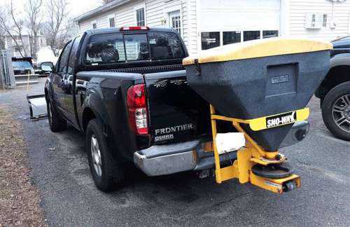 ****2005 NISSAN FRONTIER SE WHITH PLOW & SALT SPREADER*** - cars &... for sale in Framingham, MA