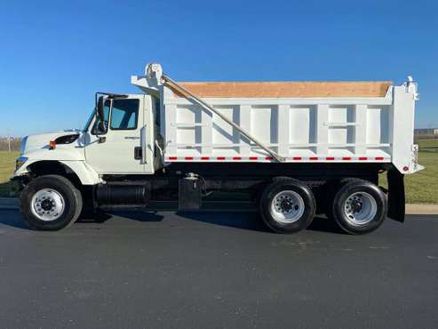 2009 INTERNATIONAL TANDEM DUMP WITH ONLY 46K ORIGINAL MILES WOW! -... for sale in Saint Joseph, IL