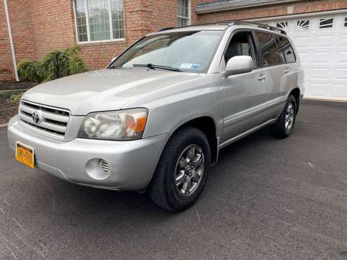 2005 Toyota Highlander - cars & trucks - by owner - vehicle... for sale in West Islip, NY
