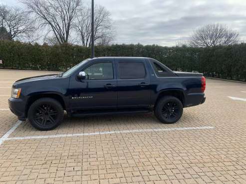 2008 Chevy Avalanche - cars & trucks - by owner - vehicle automotive... for sale in Palos Hills, IL