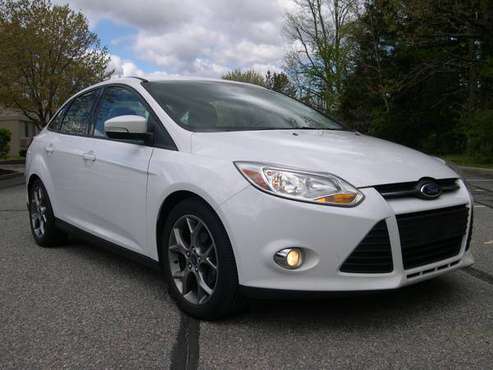 2014 Ford Focus SE 4 Door W/Leather Runs & Looks Nice - cars & for sale in Toms River, NJ
