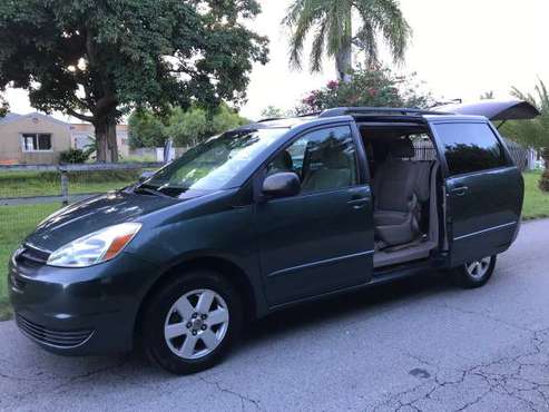 2005 Toyota Sienna clean title for sale in Miami, FL