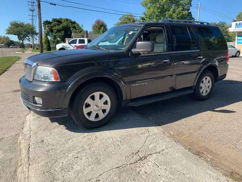 (2005 Lincoln Navigator 3rd row/Leather/130k) for sale in Lansing, MI