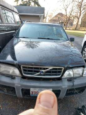 2000 Volvo V70XC fixer upper or part it out - - by for sale in St. Charles, IL