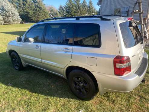 2004 Toyota Highlander - cars & trucks - by owner - vehicle... for sale in Shiocton, WI